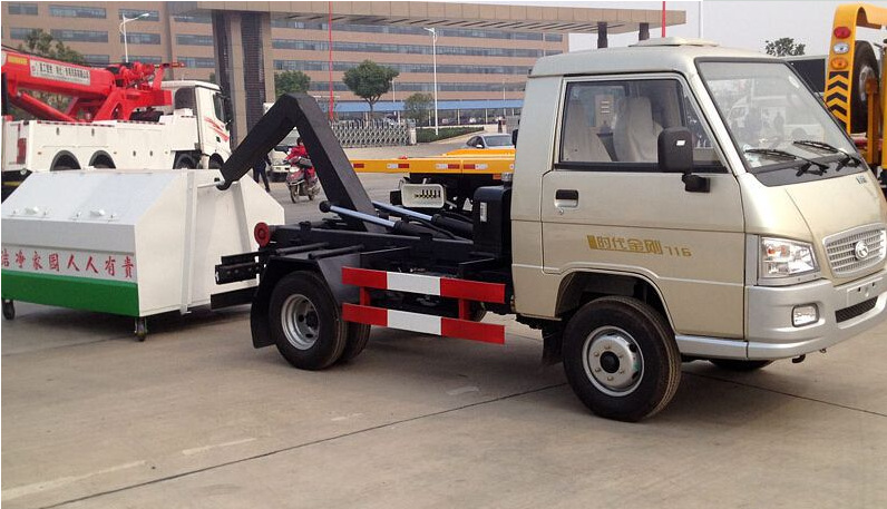 小型勾臂垃圾車(chē) 小型勾臂垃圾車(chē)